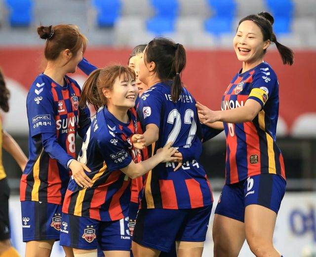 여자축구 ‘디펜딩 챔피언’ 수원FC 위민이 부진을 딛고 다시 한번 여름철 반등을 노린다는 각오다. 수원FC 제공