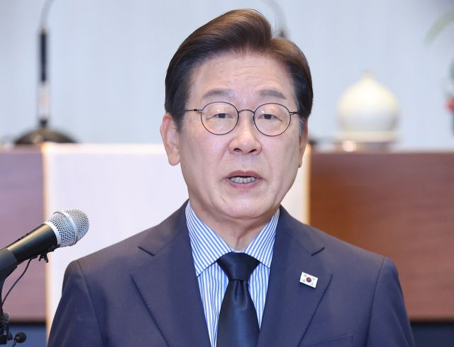 더불어민주당 이재명 대선 후보가 2일 경기 성남시 수정구 성남주민교회에서 기자회견을 하고 있다. 연합뉴스