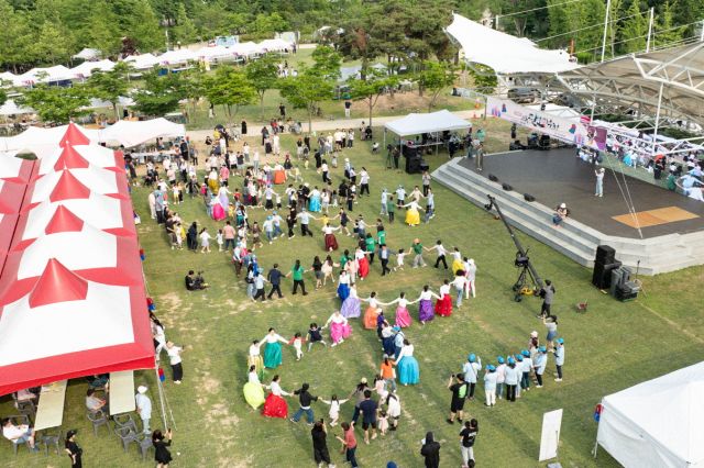 지난달 31일 의왕 왕송호수공원 일원에서 열린 제22회 의왕단오축제가 성황리에 개최됐다. 의왕시 제공