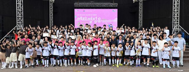 안산시가 청소년들이 끼와 열정을 마음껏 발산할 수 있도록 5월 청소년의 당을 맞아 개최한 ‘메타 열정유’ 행사가 청소년들의 열정을 담아냈다는 평가를 받으며, 성황리에 마무리됐다. 안산시 제공