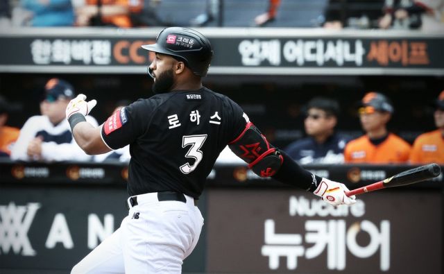 KT 위즈가 이번 주 한화와의 주중 3연전을 시작으로, SSG와 주말 3연전 결과에 따라 상위권 도약 여부의 분수령이 될 전망이다.KT 위즈 제공