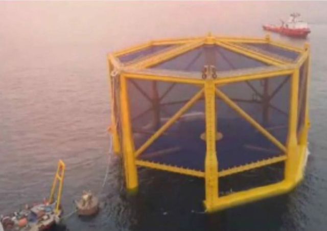 중국이 서해 잠정조치수역에 설치한 대형 부표. 서경덕교수 페이스북