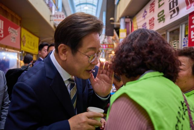 20일 이재명 대통령이 울산 언양알프스시장을 방문해 상인과 대화를 나누고 있다. 대통령실 제공