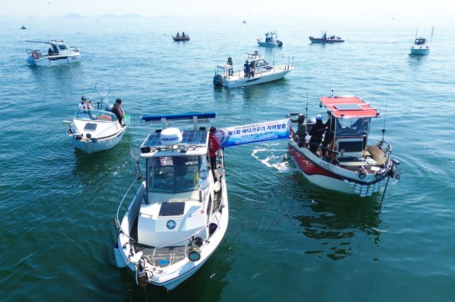 입파도와 국화도 사이 해역에서 방류가 시작됐다.조주현기자