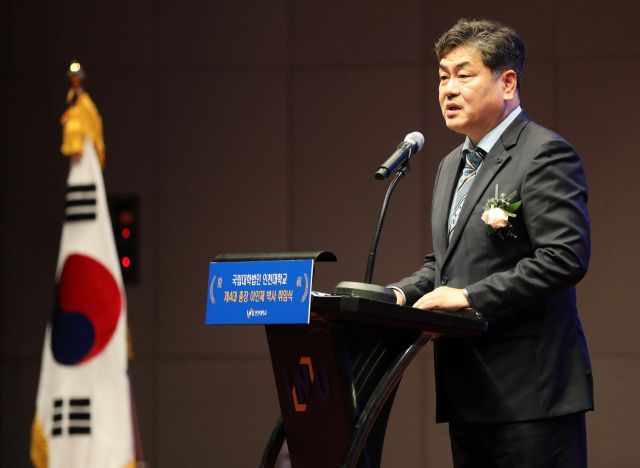 이인재 인천대 제4대 총장이 취임사를 하고 있다. 인천대학교 제공