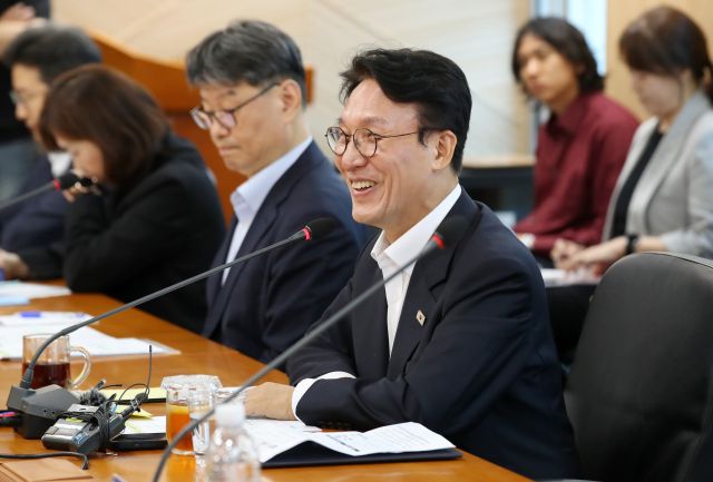 김민석 국무총리 후보자가 20일 대구 수성구 대구디지털혁신진흥원에서 열린 '인공지능 전환(AX) 연구거점 조성을 위한 경청 간담회'에서 모두발언하고 있다. 연합뉴스