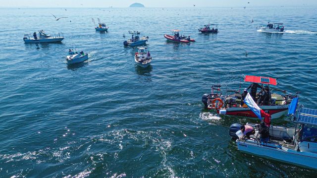 입파도와 국화도 사이 해역에서 방류가 시작됐다.조주현기자