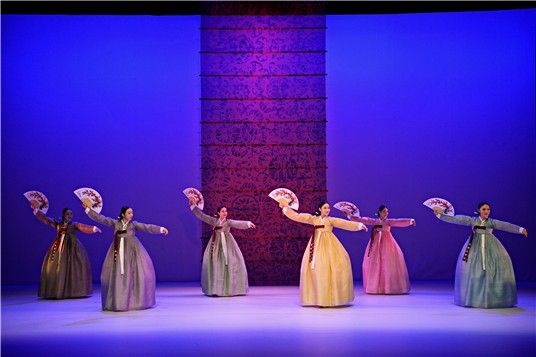 부채춤. 경기아트센터 제공