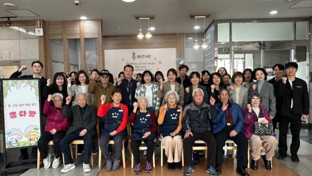 정왕치매안심센터에 경증 치매환자들이 직접 운영하는 ‘흥 다방’. 시흥시제공