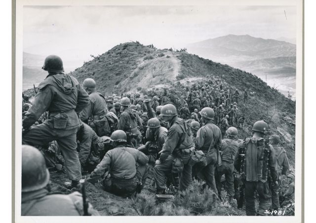 1951년 3월 6.25전쟁 당시 유엔군이 문산리에서 중공군 공격을 대기하고 있는 모습. 국가기록원 제공