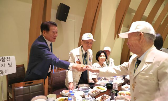 안양시는 6.25전쟁 75주년을 맞아 참전용사와 순국선열의 숭고한 희생정신을 기리는 특별한 행사를 마련했다. 안양시 제공.