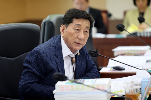 이봉락 인천시의원(국민의힘·미추홀3)이 인천시교육청 중증장애인생산품 및 장애인 표준사업장 생산품 우선구매 촉진에 대해 설명하고 있다. 인천시의회 제공