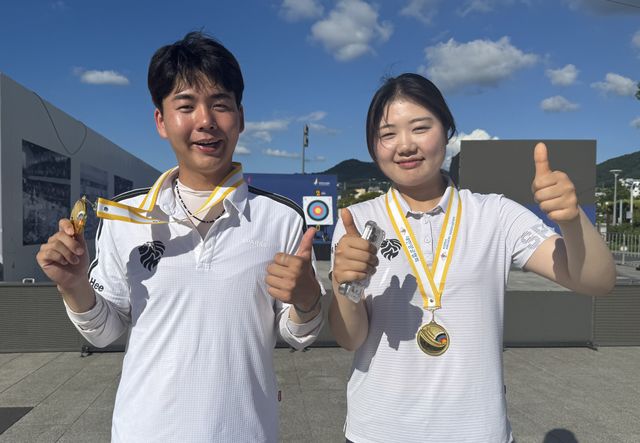 대학부 혼성 단체전서 금메달을 합작한 이효범(왼쪽)과 염혜정.경희대 제공