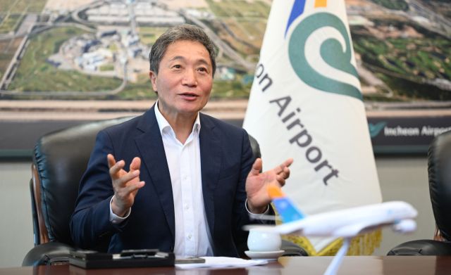 이학재 인천국제공항공사 사장이 경기일보와 인터뷰에서 인천공항을 대한민국의 인공지능(AI) 클러스터로 만들기 위한 계획 등을 설명하고 있다. 조병석기자