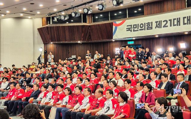 제21대 대통령선거 출구조사 발표 순간 양당 개표상황실 [포토뉴스]