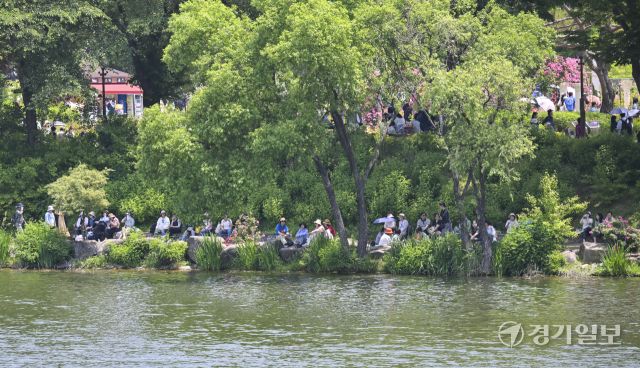 투표후 휴일을 즐기는 시민들 [포토뉴스]