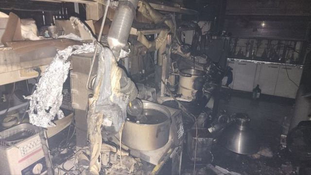 지난 4일 오후 9시52분께 대전시 유성구 카이스트 생명화학공학동 5층에서 폭발 후 화재사고가 난 현장 모습. 대전유성소방서 제공