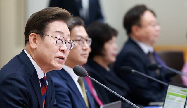 이재명 대통령이 5일 서울 용산 대통령실 청사에서 열린 국무회의에서 발언하고 있다. 연합뉴스