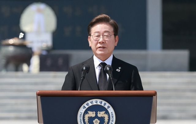 이재명 대통령이 6일 서울 동작구 국립서울현충원에서 열린 70회 현충일 추념식에서 추념사를 하고 있다. 연합뉴스