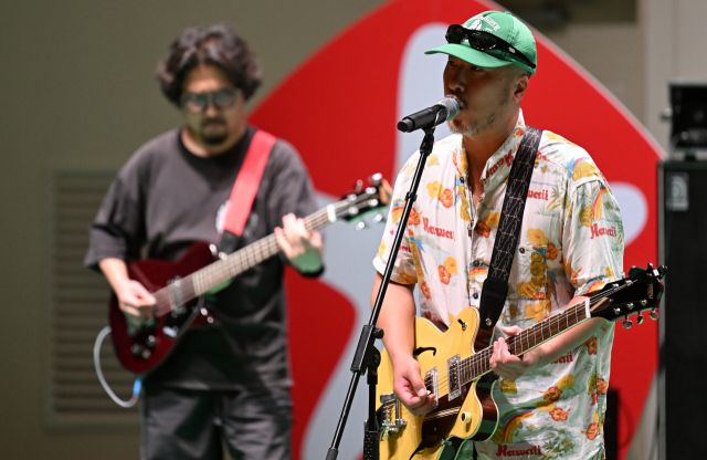 제주에서 올라온 파라솔 웨이브가 슈퍼루키 TOP30의 17번째 무대를 채우고 있다. 조병석기자