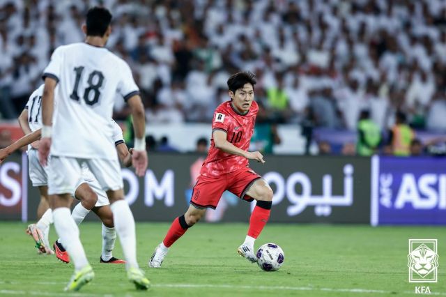 지난 6일 이라크 바스라국제경기장에서 열린 ‘2026 FIFA 북중미 월드컵’ 3차 예선 이라크와의 9차전에서 한국의 이강인이 드리블하고 있다. 대한축구협회 제공