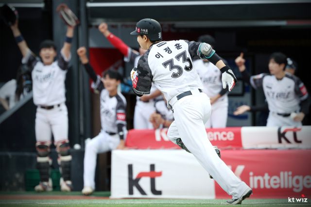 5월 중순 이후 상승 기류를 타고 있는 KT 위즈가 이번 주 상위권 진입의 분수령에서 롯데, 삼성을 상대로 6연전을 펼친다.KT 위즈 제공