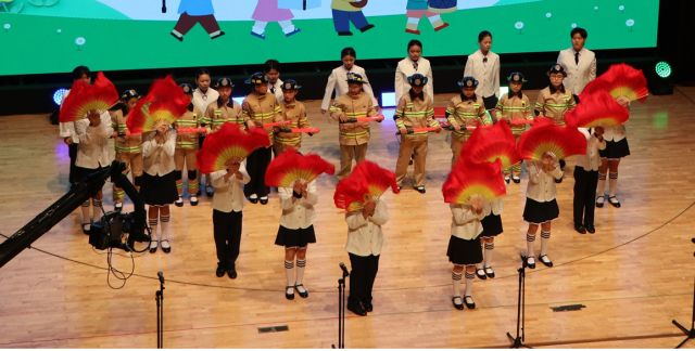 제8회 경기북부 119소방동요 경연대회에서 양주시소방서 대표로 출전한 만송초교가 119송을 불러 최우수상을 차지했다. 양주소방서 제공