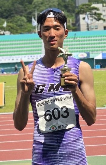 남고부 110m허들 시즌 3관왕에 오른 이민혁.경기모바일과학고 제공