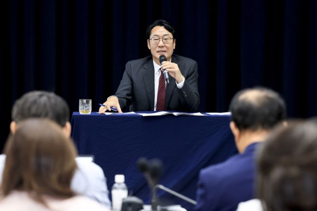 정명근 화성특례시장이 1일 오전 시청 대회의실에서 열린 ‘민선8기 출범 3년 시정브리핑’에서 정책과 비전 등을 설명하고 있다. 화성특례시 제공