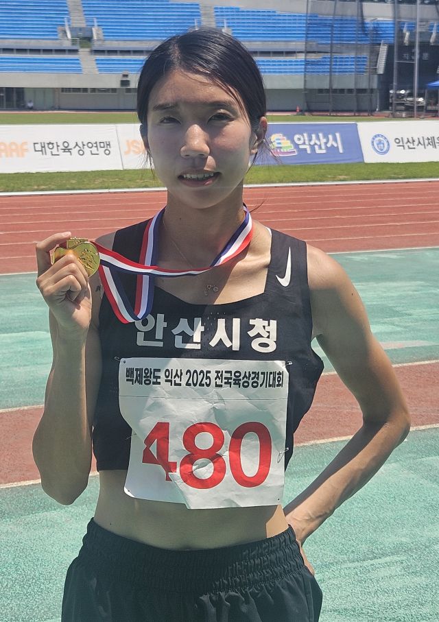 여자 일반부 100m 허들서 역대 4번째 호기록으로 우승한 류나희.안산시청 제공