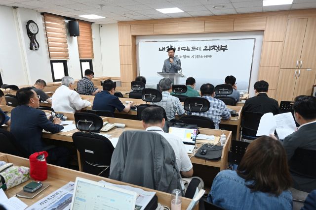 윤상희 의정부시 환경자원국장이 10일 오전 자원회수시설 현대화 사업과 관련해 기자회견을 하고 있다. 의정부시 제공