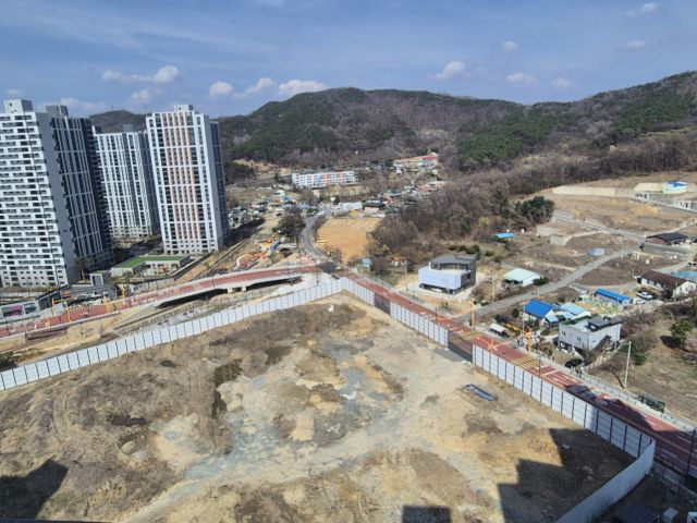 안성지역주택조합이 금호건설을 시공사로 선정했으나 수년간 착공하지 못하고 있는 부지. 지역주택조합 제공