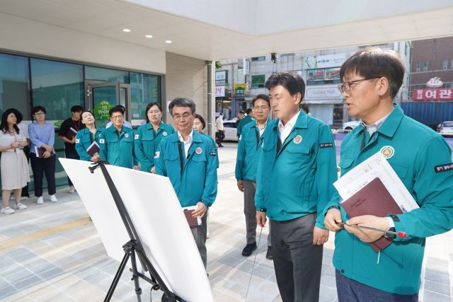 방세환 광주시장은 지난 9일 고산지구 문화누리센터와 송정동 우전께 도시재생 뉴딜사업 현장을 차례로 방문해 운영상황을 점검했다.(광주시제공)
