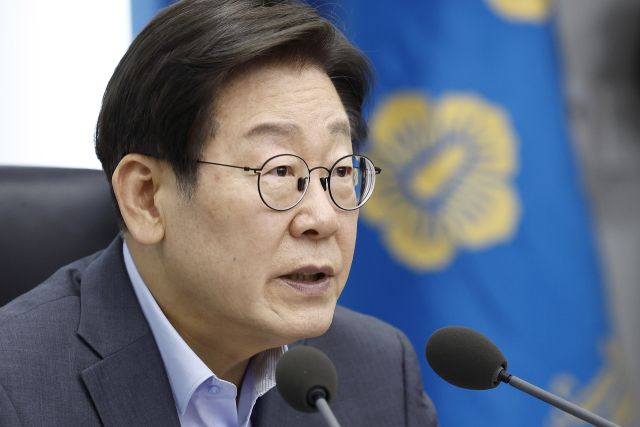 이재명 대통령이 10일 서울 용산 대통령실 청사에서 열린 3차 수석·보좌관 회의에서 발언하고 있다. 연합뉴스