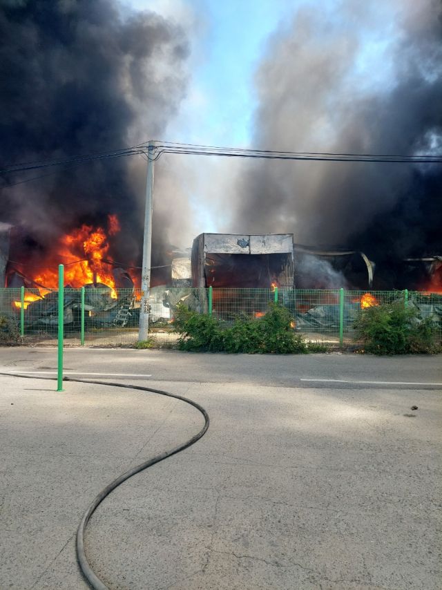 안성시 원곡면의 한 에어컨 보관 창고 화재 현장. 안성소방서 제공