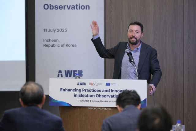 최근 인천 연수구 오라카이 송도파크 호텔에서 열린 ‘글로벌 선거참관 개선 방안 모색을 위한 국제 컨퍼런스’에서 레지스 단도이 교수가 발표를 하고 있다. A-WEB 제공