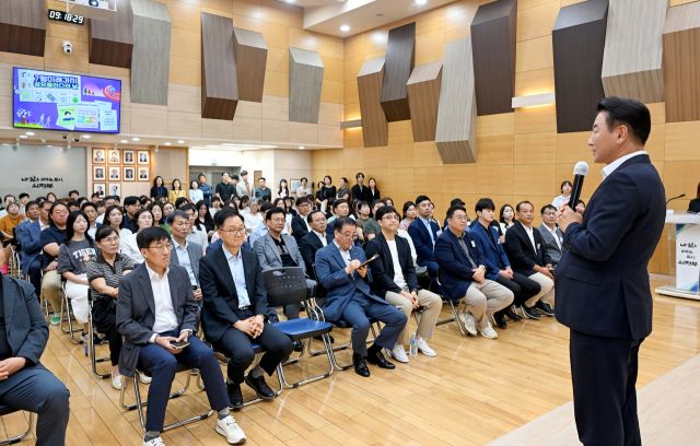 김동근 시장이 지난 11일 ‘미래가치 공유플러스+의 날’ 행사에서 인사말을 하고 있다. 의정부시 제공