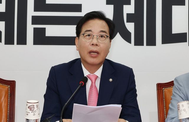 국민의힘 송언석 비상대책위원장 겸 원내대표가 14일 국회에서 열린 비상대책위원회의에서 발언하고 있다. 연합뉴스