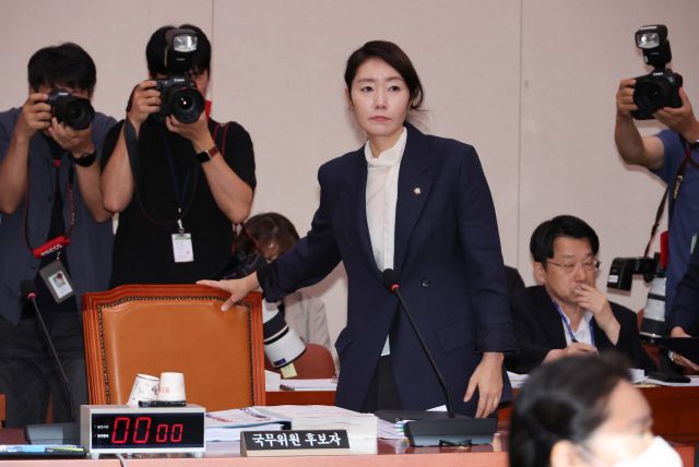 강선우 여성가족부 장관 후보자가 14일 서울 여의도 국회 여성가족위원회에서 열린 인사청문회에 출석하고 있다. 연합뉴스