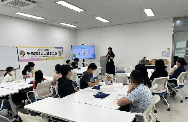 의왕시청소년재단 산하 의왕시청소년상담복지센터는 포일 청소년문화의집에서 또래상담연합회(1388또래지원단) 워크숍을 개최했다. 의왕시청소년상담복지센터 제공