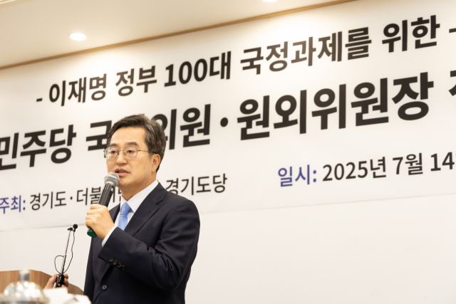 김동연 경기도지사가 14일 여의도 한 식당에서 민주당 경기도 지역구 국회의원, 원외 지역위원장과 정책간담회를 하고 있다. 경기도 제공