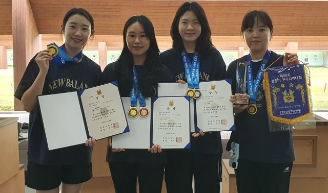 제55회 봉황기 전국사격대회 여자 일반부 50m 3자세에 이어 복사 단체전도 우승한 화성시청 선수들.화성시청 제공