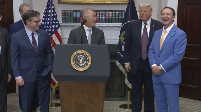 정의선 현대차그룹 회장이 올해 3월 24일 백악관을 방문해 미국 대규모 투자 계획을 발표한 모습. 백악관 유튜브 캡처, 현대자동차 갈무리