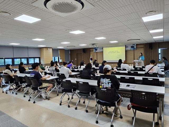 이천교육지원청이 ‘느려도 괜찮아 학부모 아카데미’ 운영했다. 이천교육지원청 제공