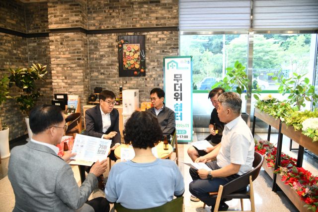 지난 15일 경기농협은 폭염에 대비해 농가 및 무더위 쉼터 운영 실태 현장 점검을 실시했다. 경기농협 제공