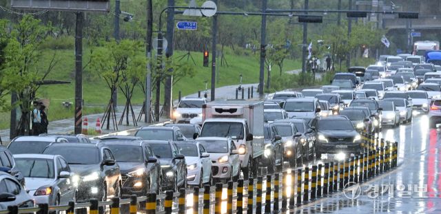 오산 가장교차로 고가도로 옹벽 붕괴, 복구 막막 [포토뉴스]