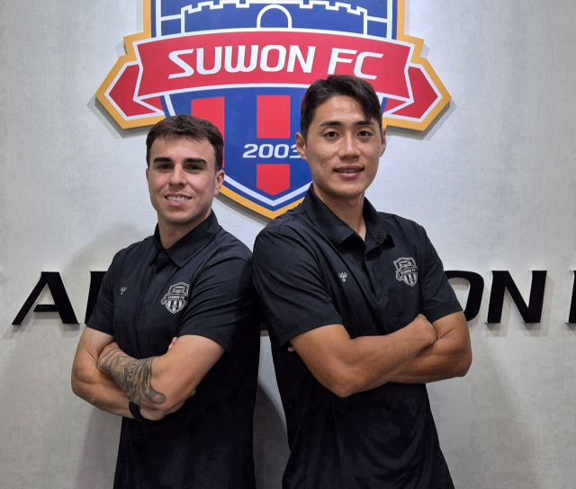 K리그1 수원FC에 새로 합류해 후반기 강등권 탈출을 이끌 햄심 카드 안드리고(왼쪽)와 한찬희.임창만기자