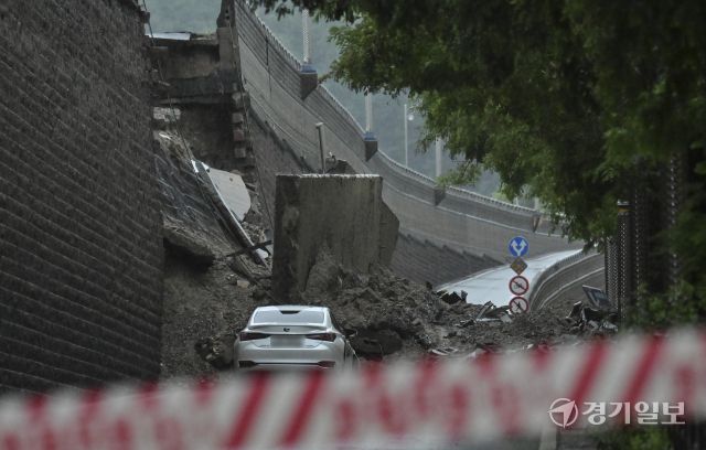 오산 가장교차로 고가도로 옹벽 붕괴, 복구 막막 [포토뉴스]