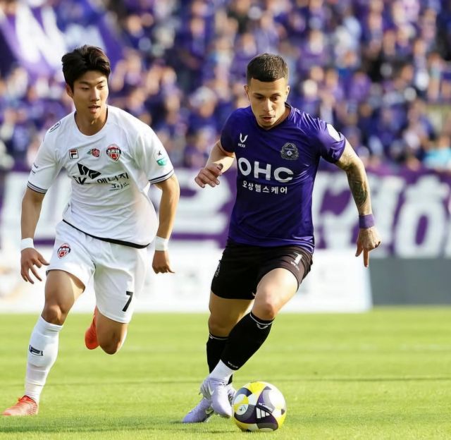 FC안양이 오는 19일 제주와 K리그1 22라운드 경기를 시작으로 후반기를 맞이한다. 사진은 지난 10라운드 양 팀의 맞대결 장면. FC안양 제공