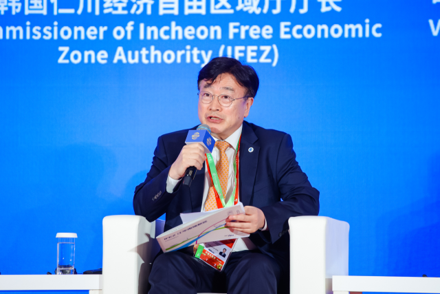 윤원석 인천경제청장이 제3회 중국국제공급망촉진박람회 ‘안정적인 글로벌 공급망 협력 방안’ 주제 토론회에서 발표를 하고 있다. 인천경제청 제공